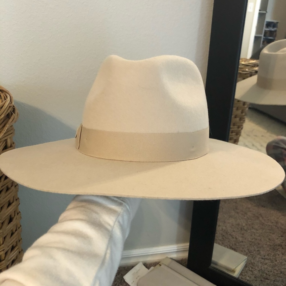 urban outfitters flat brim hat